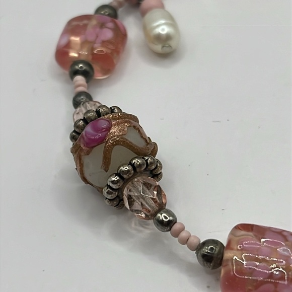 Pink and Silver Beaded Pearls Bracelet with Delicate Design Lamp work beads - Picture 6 of 14